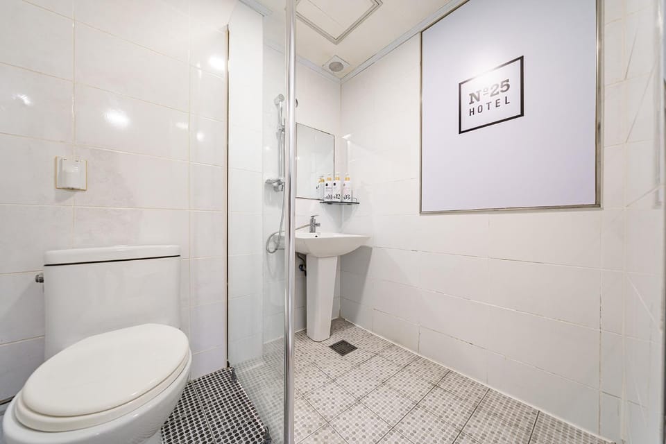 Shower, Toilet