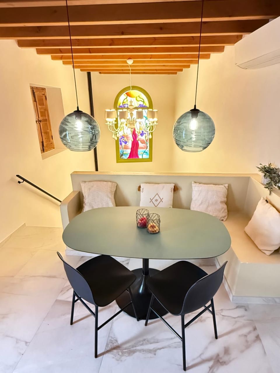Seating area, Dining area