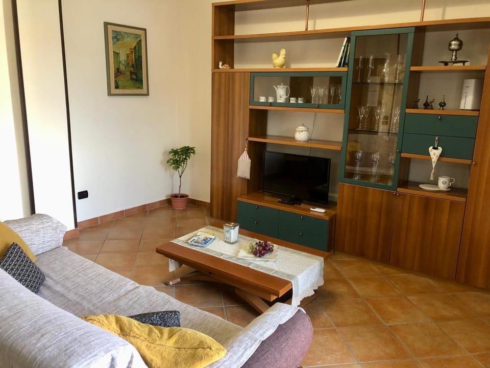 Communal lounge/ TV room, TV and multimedia, Living room, Seating area