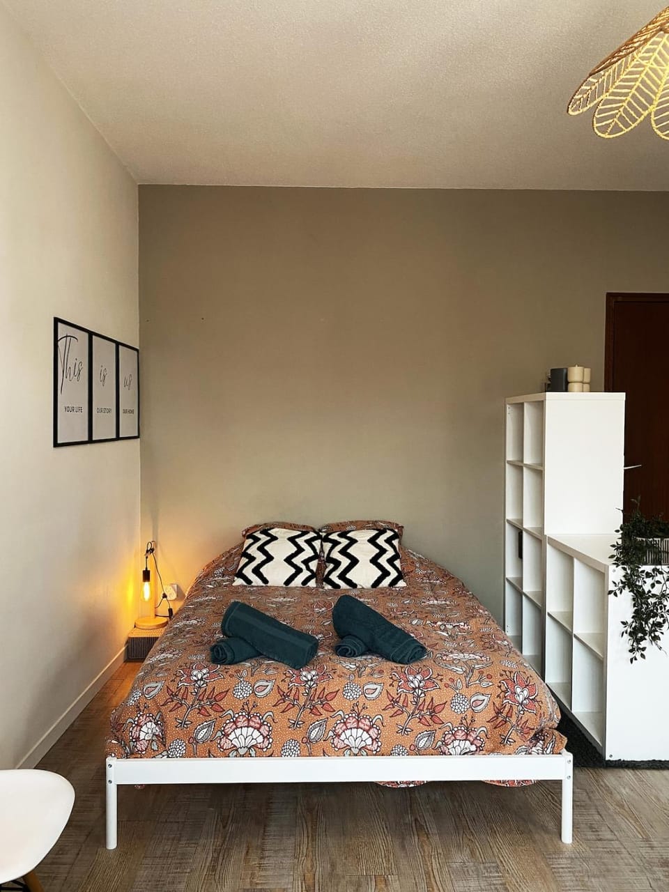 Bed, Photo of the whole room, Bedroom