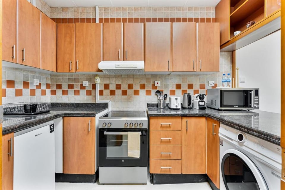 Retro 1BR APT in Marina Near JBR Beach & Mall Apartment in Dubai