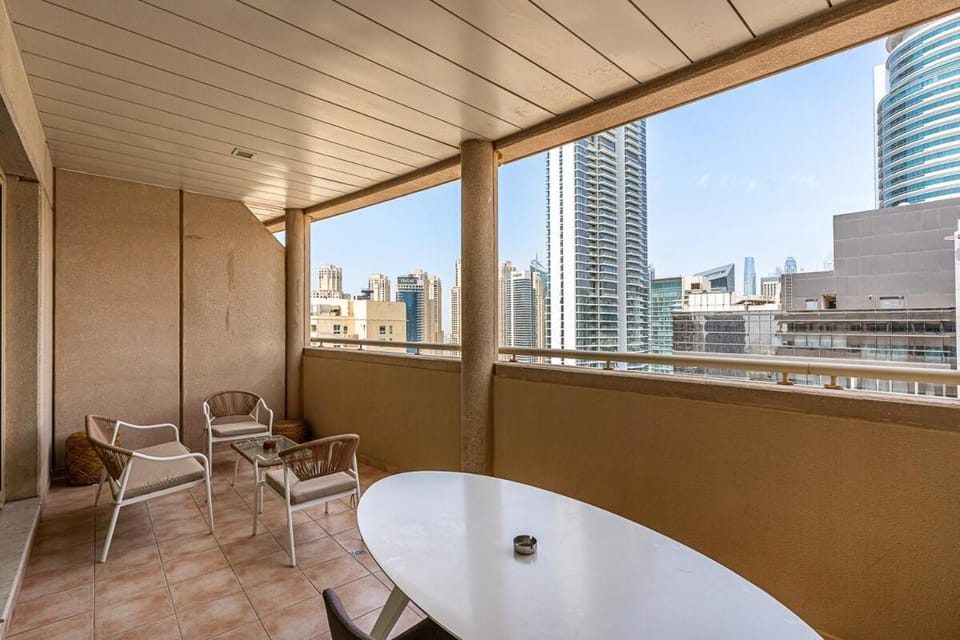 Retro 1BR APT in Marina Near JBR Beach & Mall Apartment in Dubai