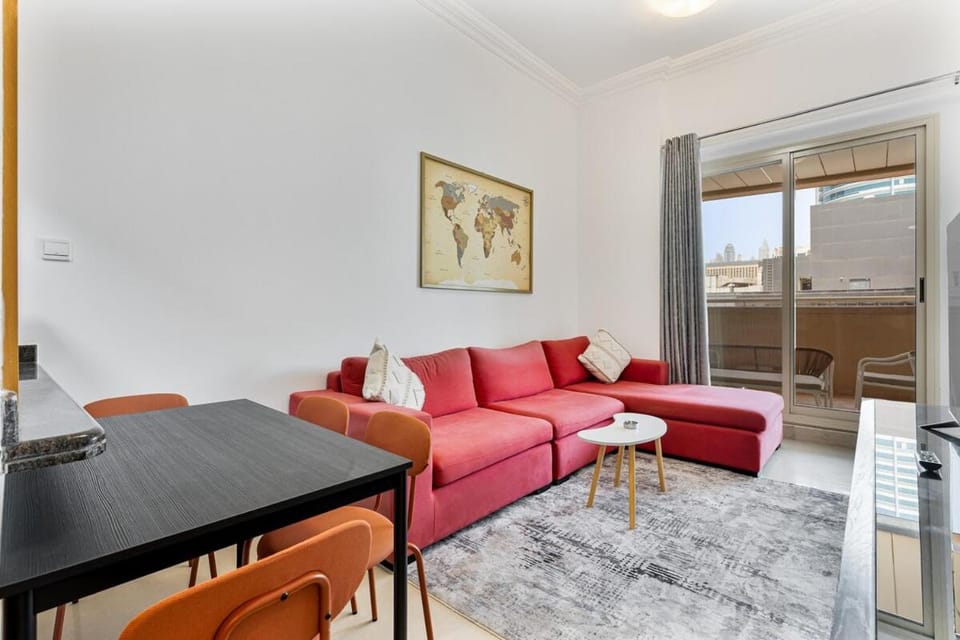 Retro 1BR APT in Marina Near JBR Beach & Mall Apartment in Dubai