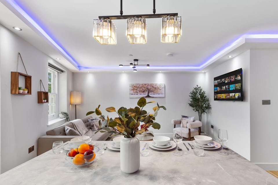 Dining area, Food
