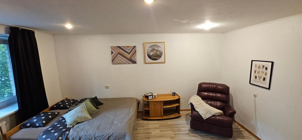 Bed, Photo of the whole room, Seating area, Bedroom