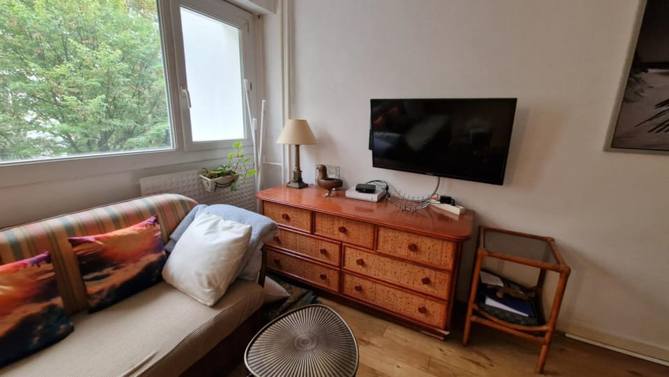 5 minute Eiffel tour and Louvre meusm, stuning appartement 2 bed, , center ,gorgeous place Apartment in Levallois-Perret