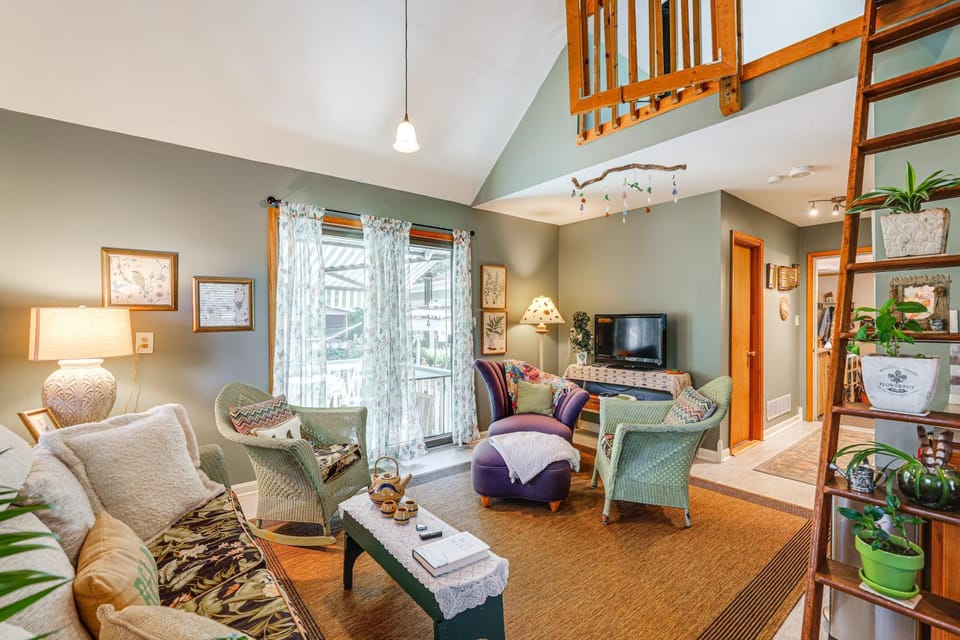Unique & Artistic Retreat Near Rehoboth Beach! Apartment in Sussex County