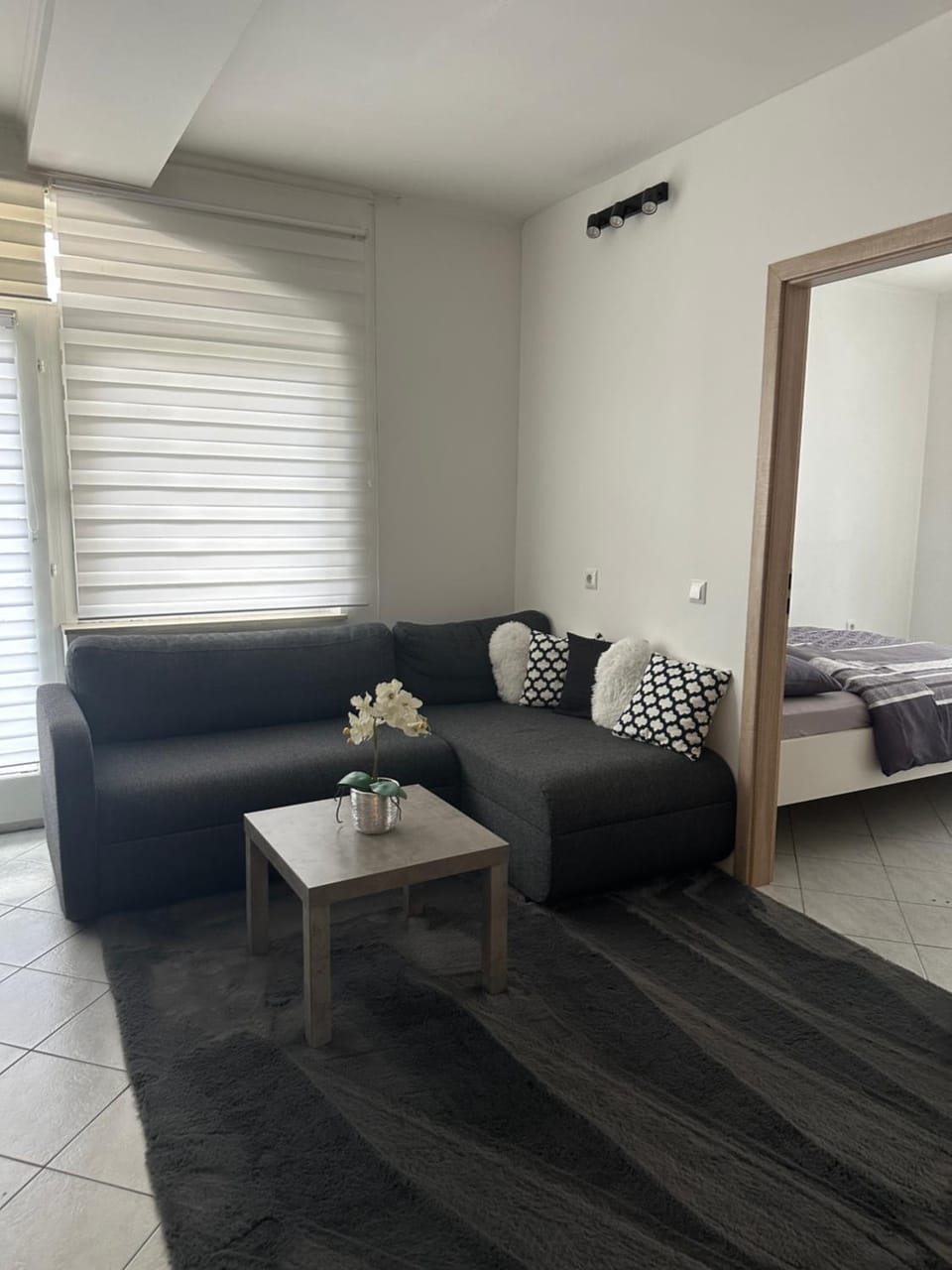 Photo of the whole room, Seating area