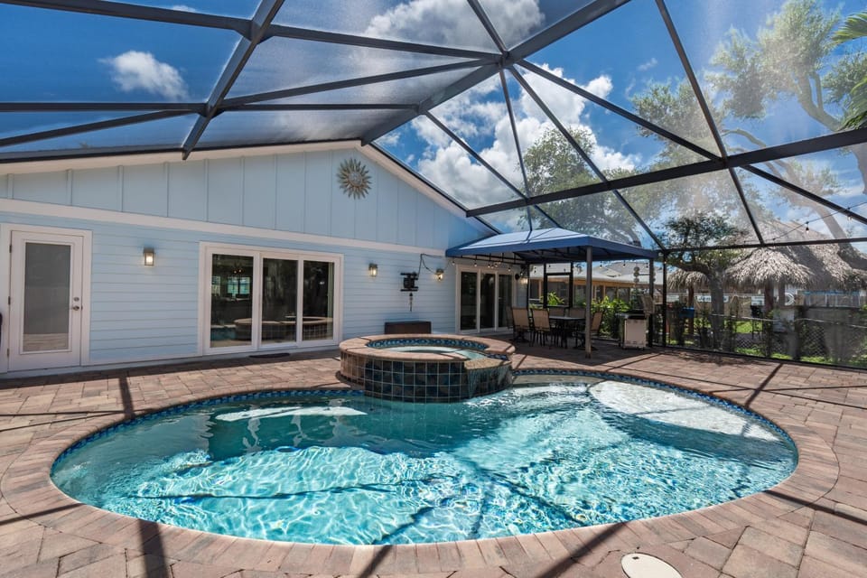My Happy Place by Sun Palace Vacations House in Estero Island
