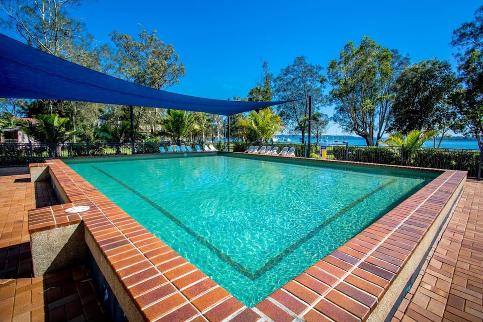 Day, Swimming pool
