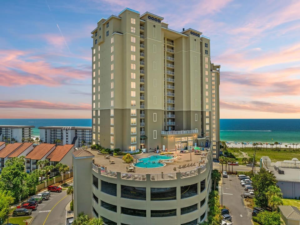 Property building, Natural landscape, Bird's eye view, Living room, Beach, Pool view, Sea view, Swimming pool, Sunset, Parking