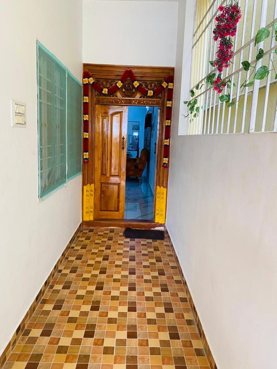Facade/entrance