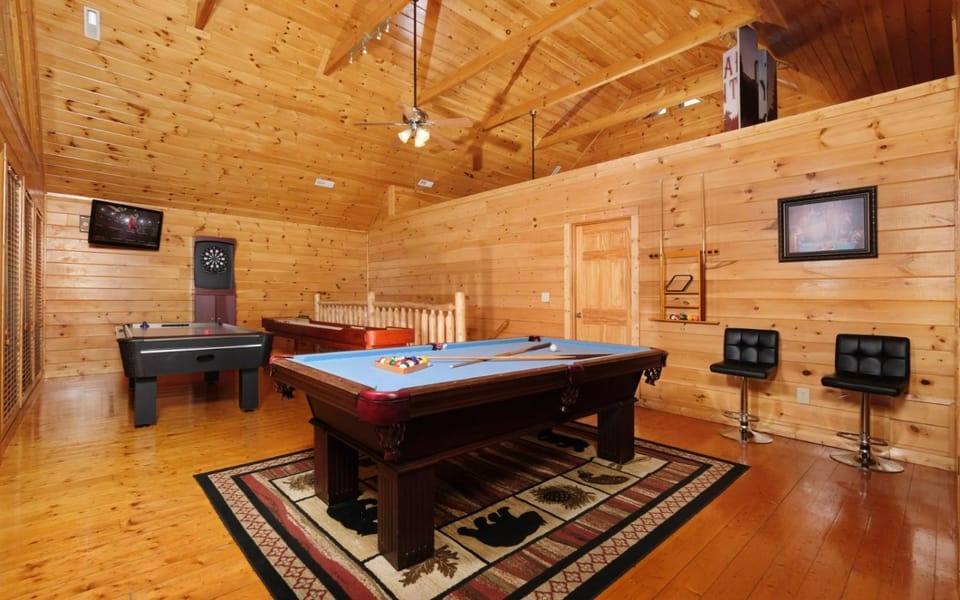 Its All Good - Gorgeous Views, Outdoor Hot Tub, + Game Room House in Pigeon Forge