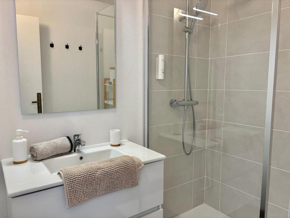 Le Valentine, Calme & Lumineux, proche centre Apartment in Valence