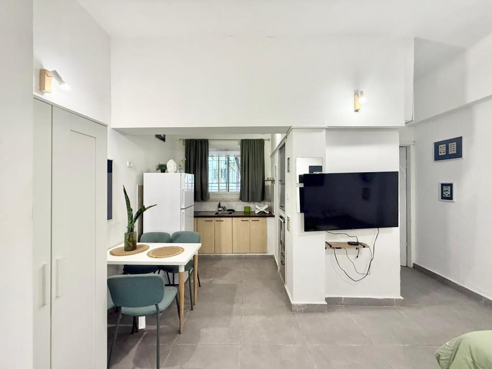 TV and multimedia, Kitchen or kitchenette