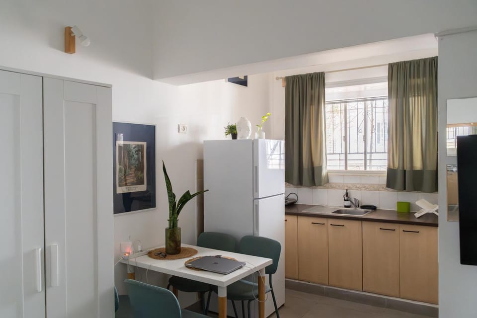 Kitchen or kitchenette, Seating area, Dining area, kitchen