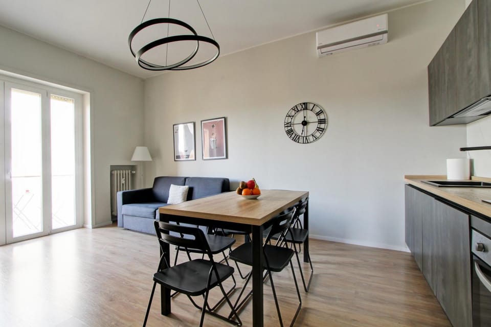 Kitchen or kitchenette, Dining area, Lunch