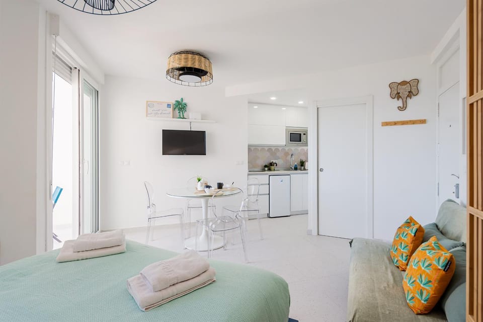 Kitchen or kitchenette, Photo of the whole room, Dining area