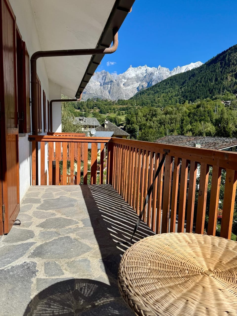 Balcony/Terrace, Mountain view