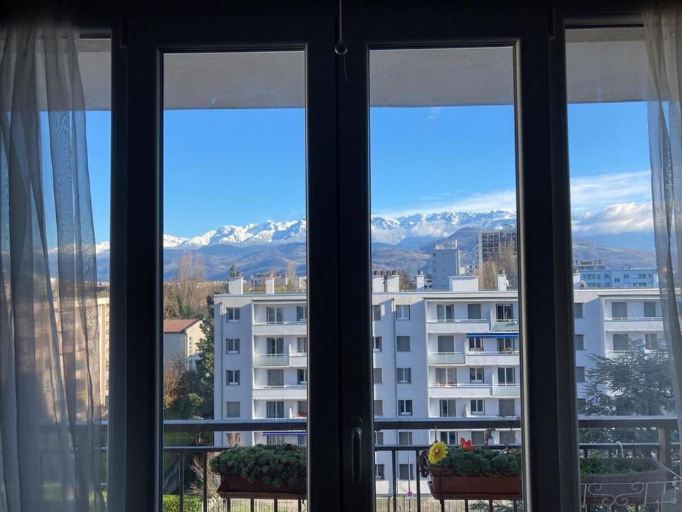 Appartement quartier calme et parking gratuit Apartment in Grenoble