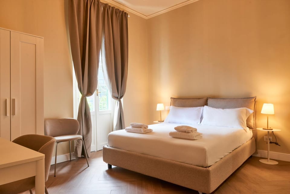 Bed, Bedroom, towels