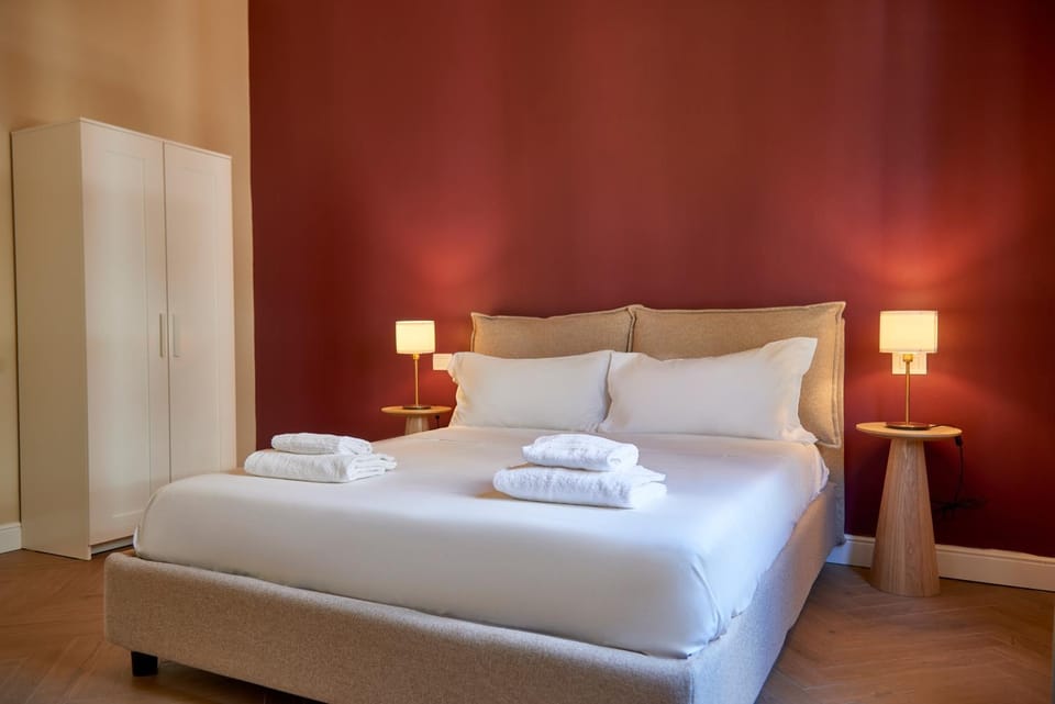 Bed, Bedroom, towels