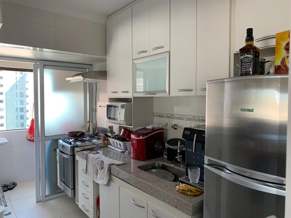 Apto Pé na Areia melhor praia do Guarujá, Tombo 2 dormitórios com suíte Apartment in State of São Paulo