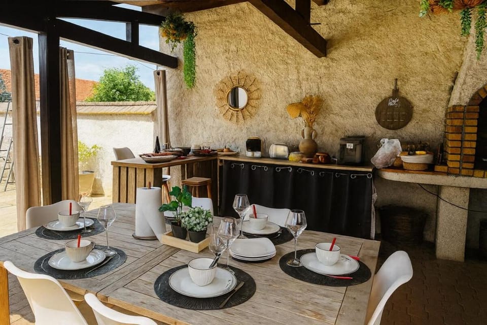 Évasion à Rully grande maison avec piscine privée House in Bourgogne-Franche-Comté