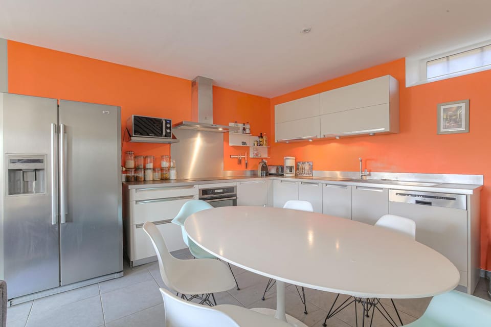 Dining area, dishwasher, oven
