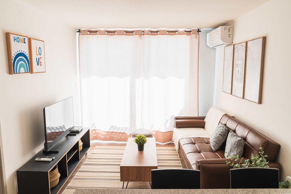 Communal lounge/ TV room, TV and multimedia, Living room, air conditioner