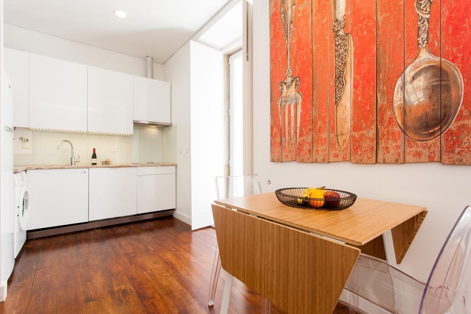 Kitchen or kitchenette, Dining area, stove