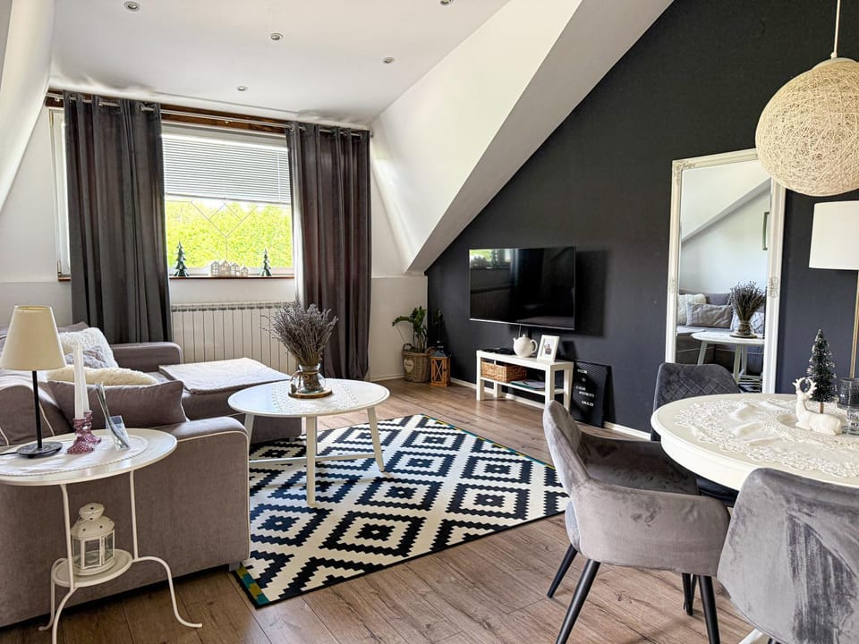 Communal lounge/ TV room, Living room, Dining area