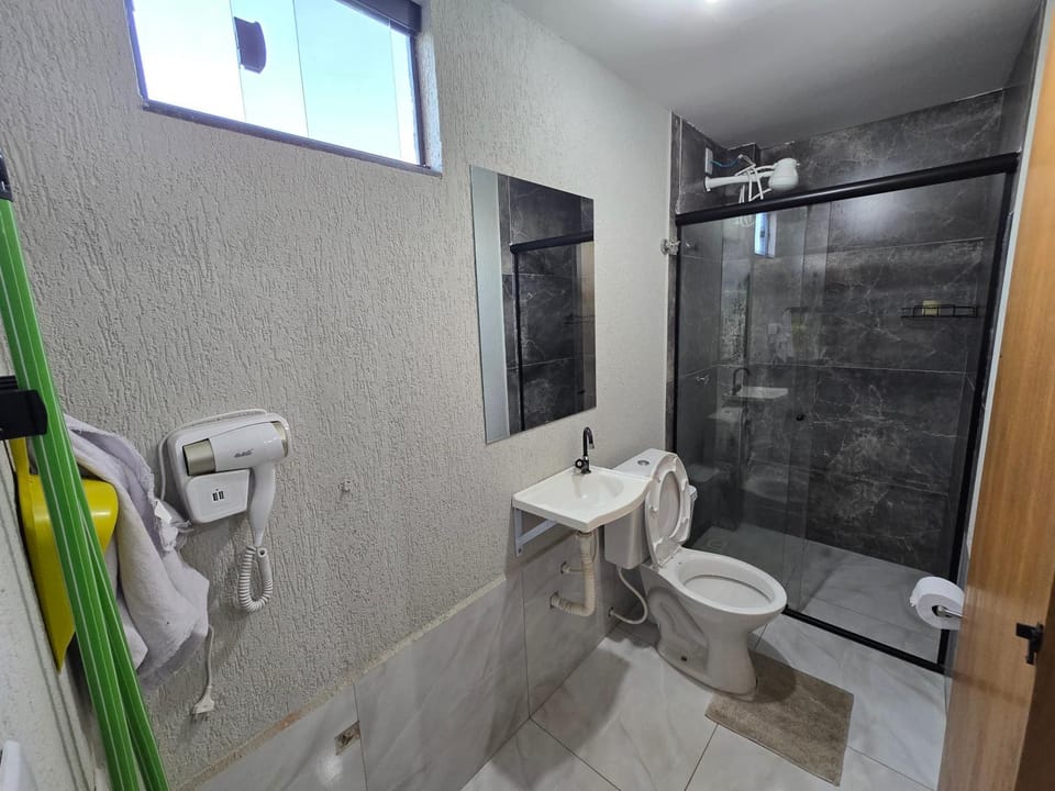 Shower, Toilet, Bathroom, towels