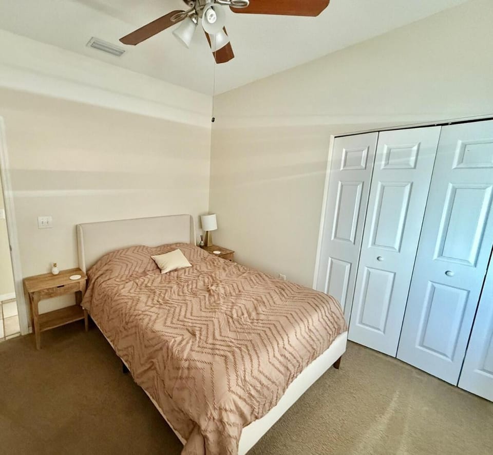 Spacious House with Pool and Hot Tub near Tampa House in Brandon