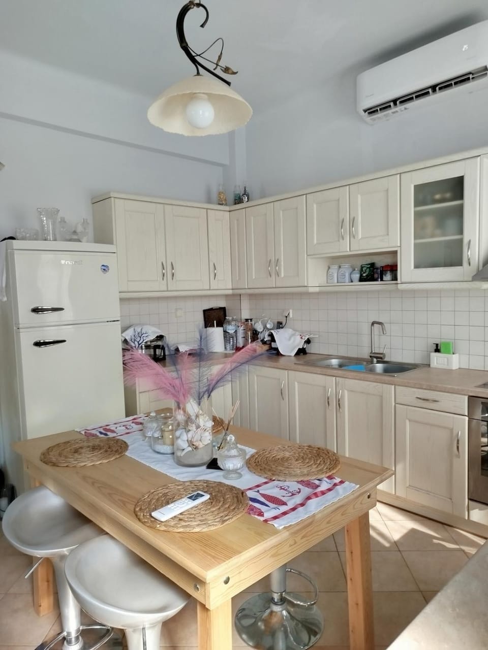 Kitchen or kitchenette, oven, stove