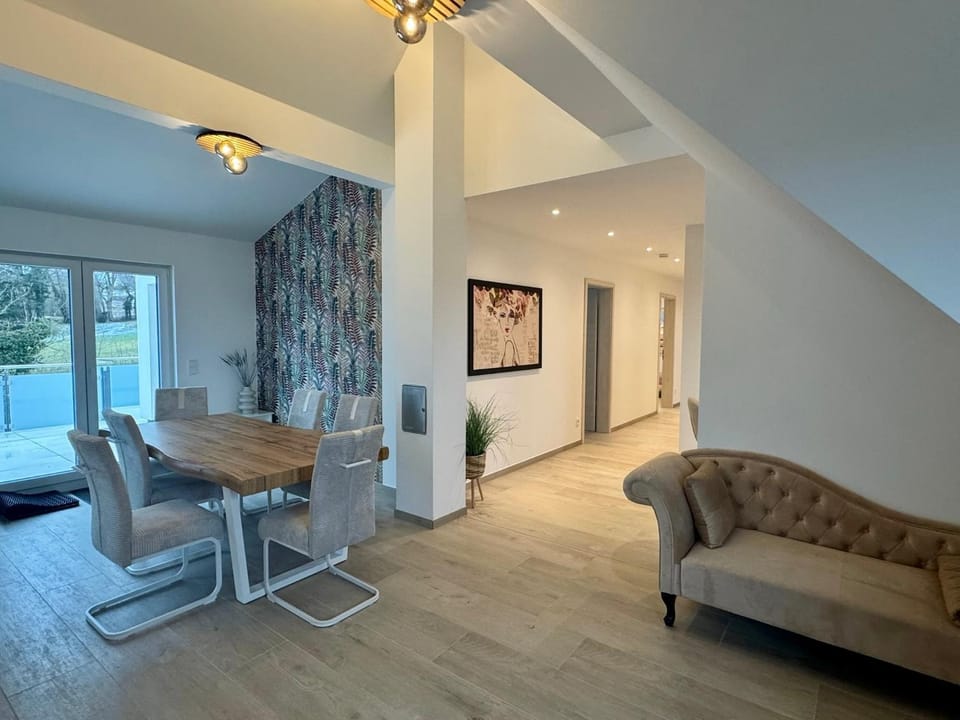 Seating area, Dining area