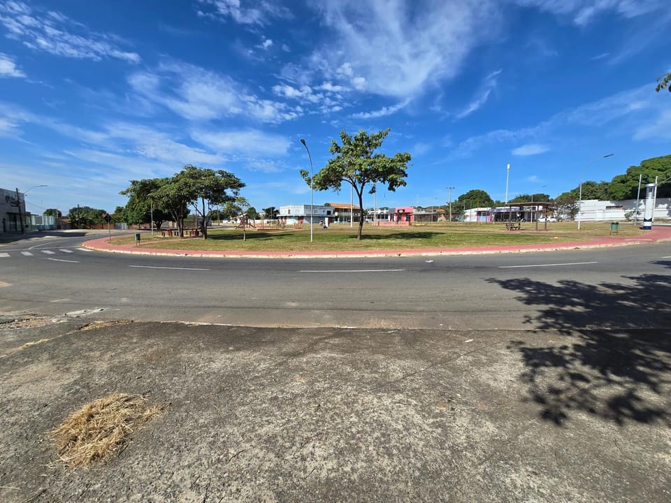 Day, Neighbourhood, Natural landscape, Street view, Location