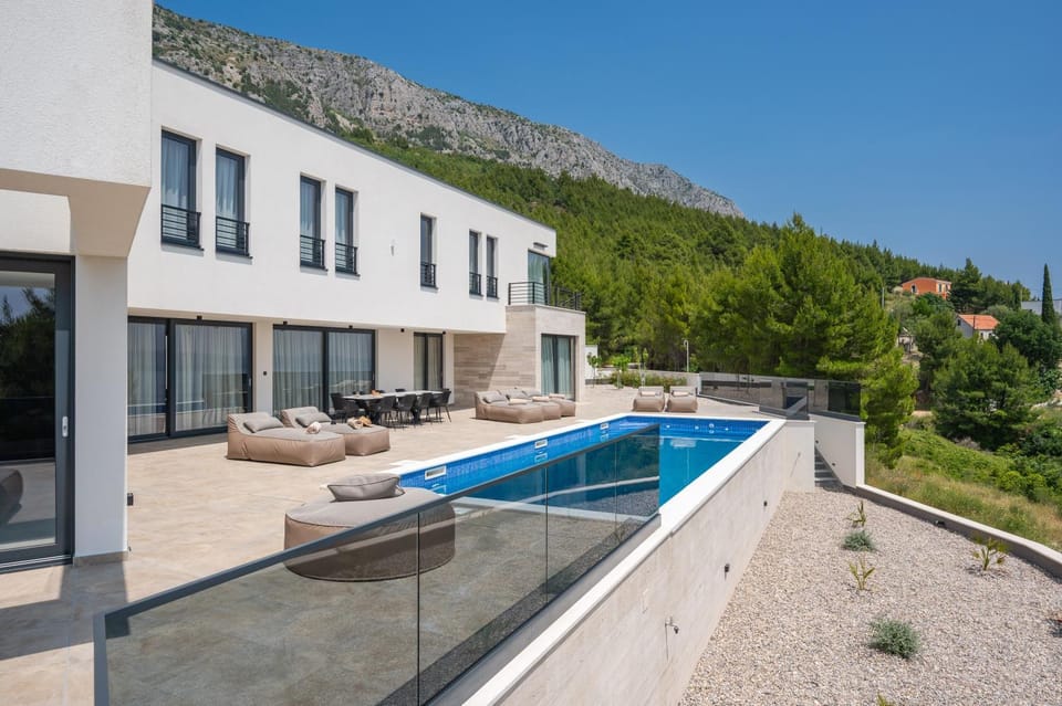 Property building, Patio, Day, Natural landscape, Mountain view, Pool view, Swimming pool, sunbed