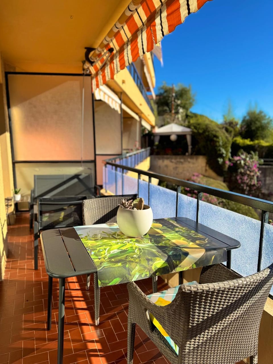 Balcony/Terrace, Dining area