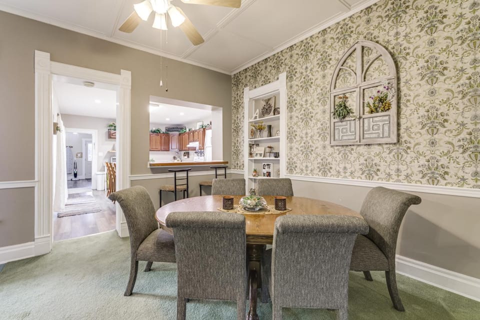 Walkable Group Getaway w/ Bikes in West Liberty! House in Ohio