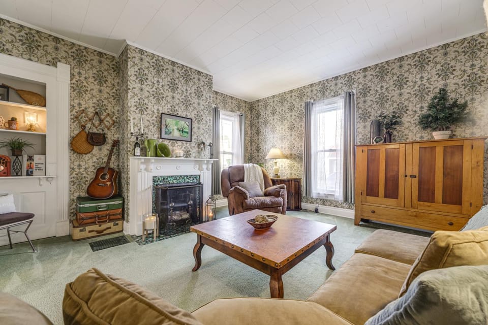 Walkable Group Getaway w/ Bikes in West Liberty! House in Ohio