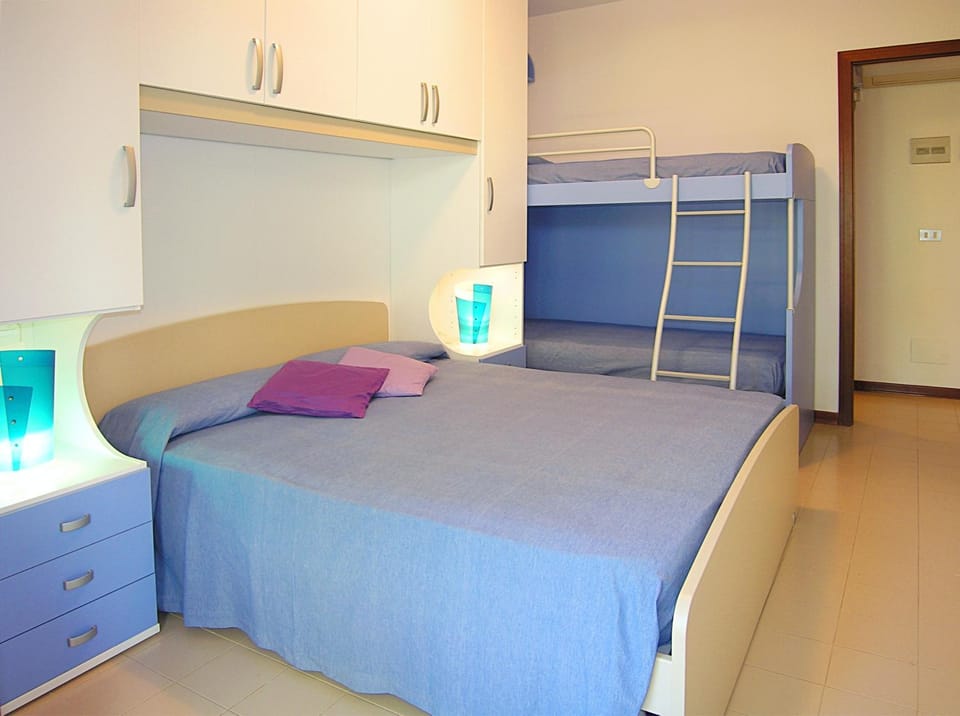 Bed, Summer, Bedroom, Seasons, bunk bed
