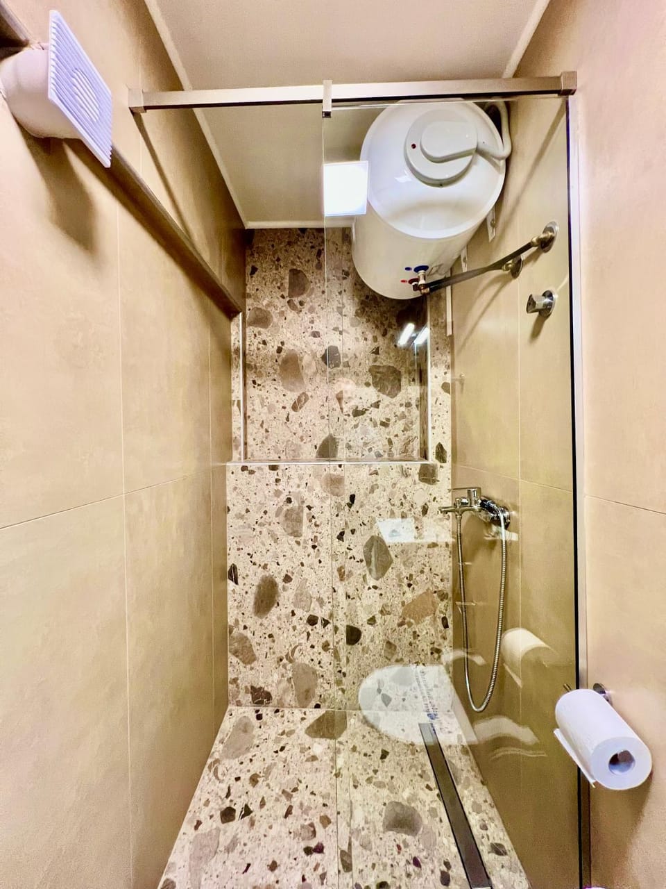Shower, Toilet, Bathroom, bidet, towels