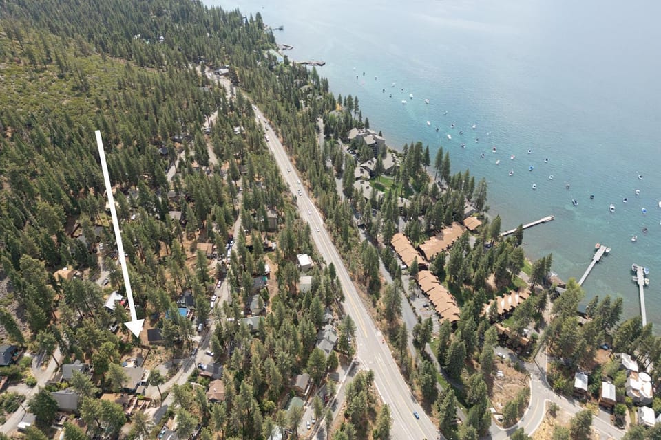 Bluejay Hideaway by Tahoe Getaways - Kings Beach 3 BR Pet Friendly w Enclosed Yard and Hot Tub House in Kings Beach