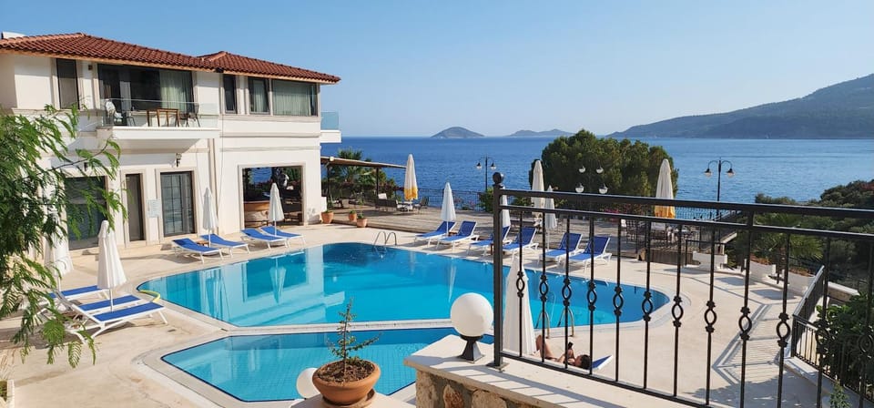 Property building, Restaurant/places to eat, Day, Natural landscape, View (from property/room), Food and drinks, Mountain view, Pool view, Sea view, Area and facilities, Swimming pool, Swimming pool, pet friendly, sunbed