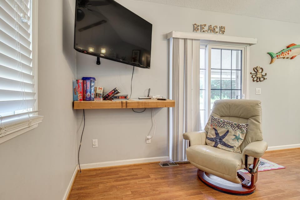 3 Mi to ICW: Coastal Carolina Home w/ Pool Access House in Topsail