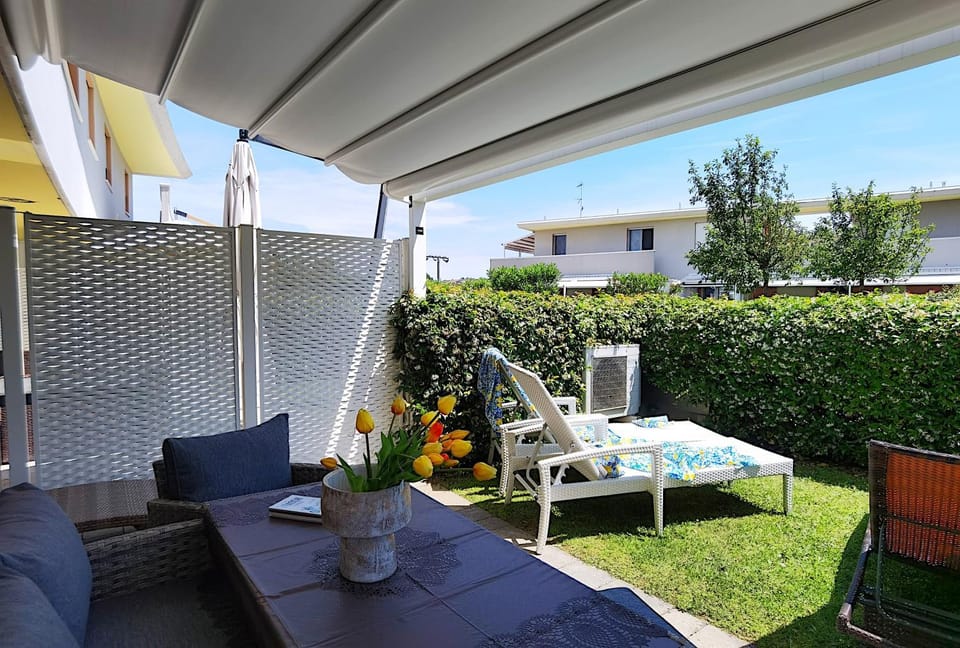 Day, Garden, Balcony/Terrace, Garden view