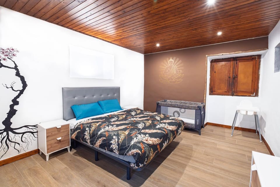 Bed, Photo of the whole room, Bedroom, cot