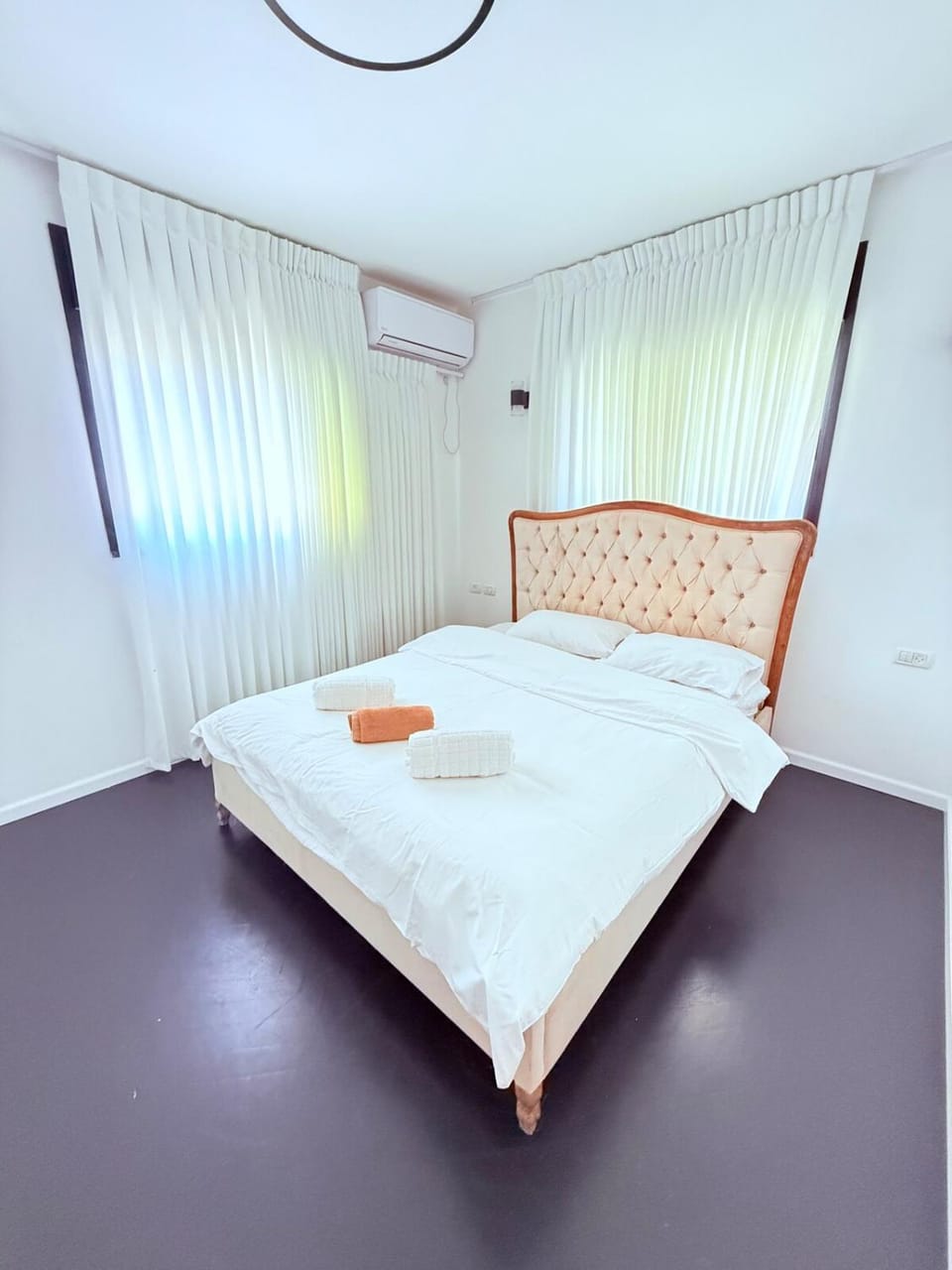 Royal Retreat 6 Luxury Suites Villa & Pool Villa in Herzliya