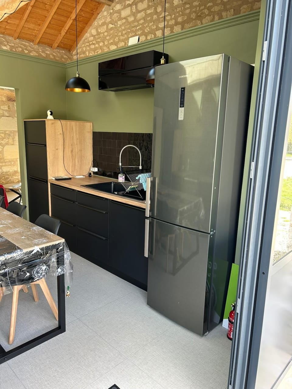 Kitchen or kitchenette, dishwasher